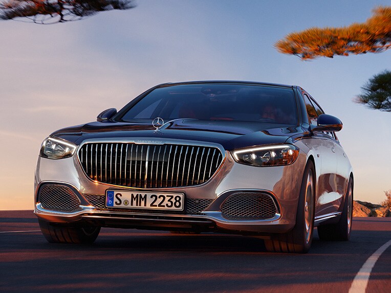 Vooraanzicht van de Mercedes-Maybach S-Klasse.