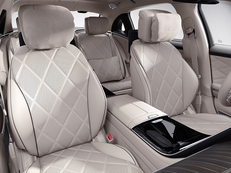 Interieur van de Mercedes-Maybach S-Klasse met MANUFACTUUR-lederpakket.