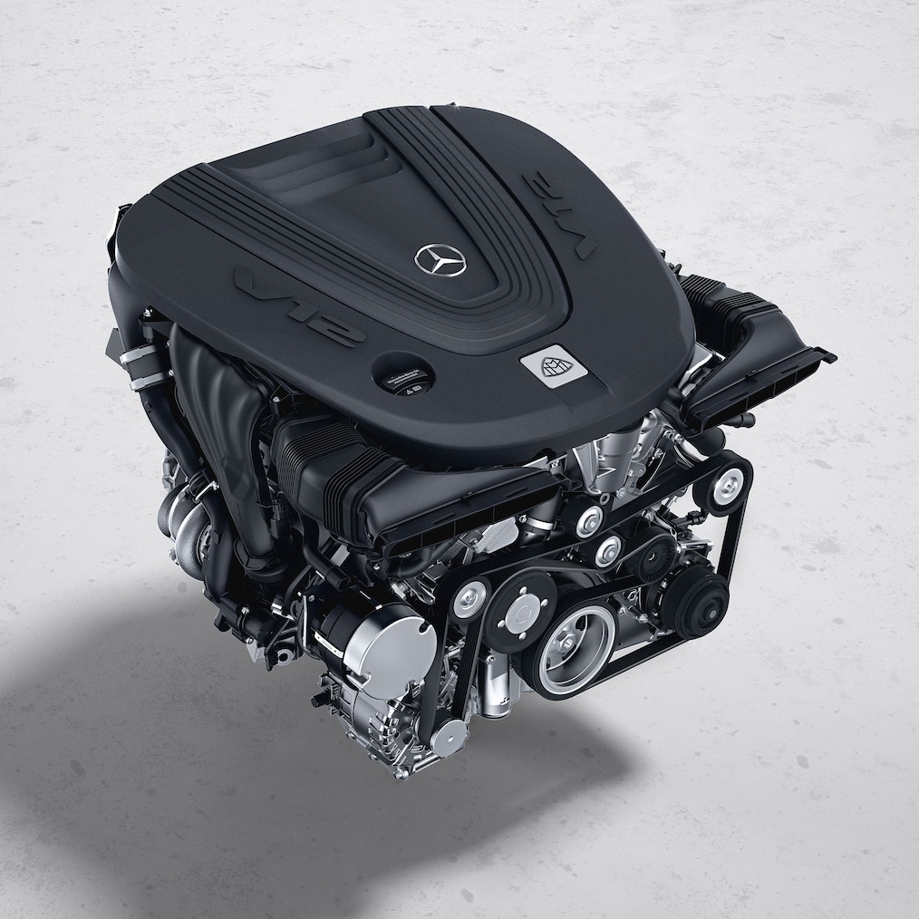 A V12 badge op de voorbumper van de Mercedes-Maybach S 680.