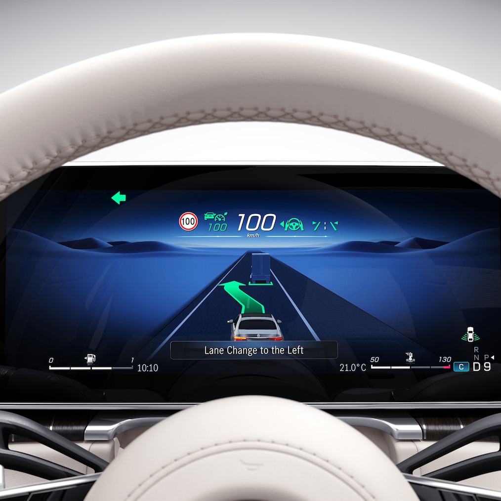 L'écran conducteur de la Mercedes-Benz Classe S Berline longue.