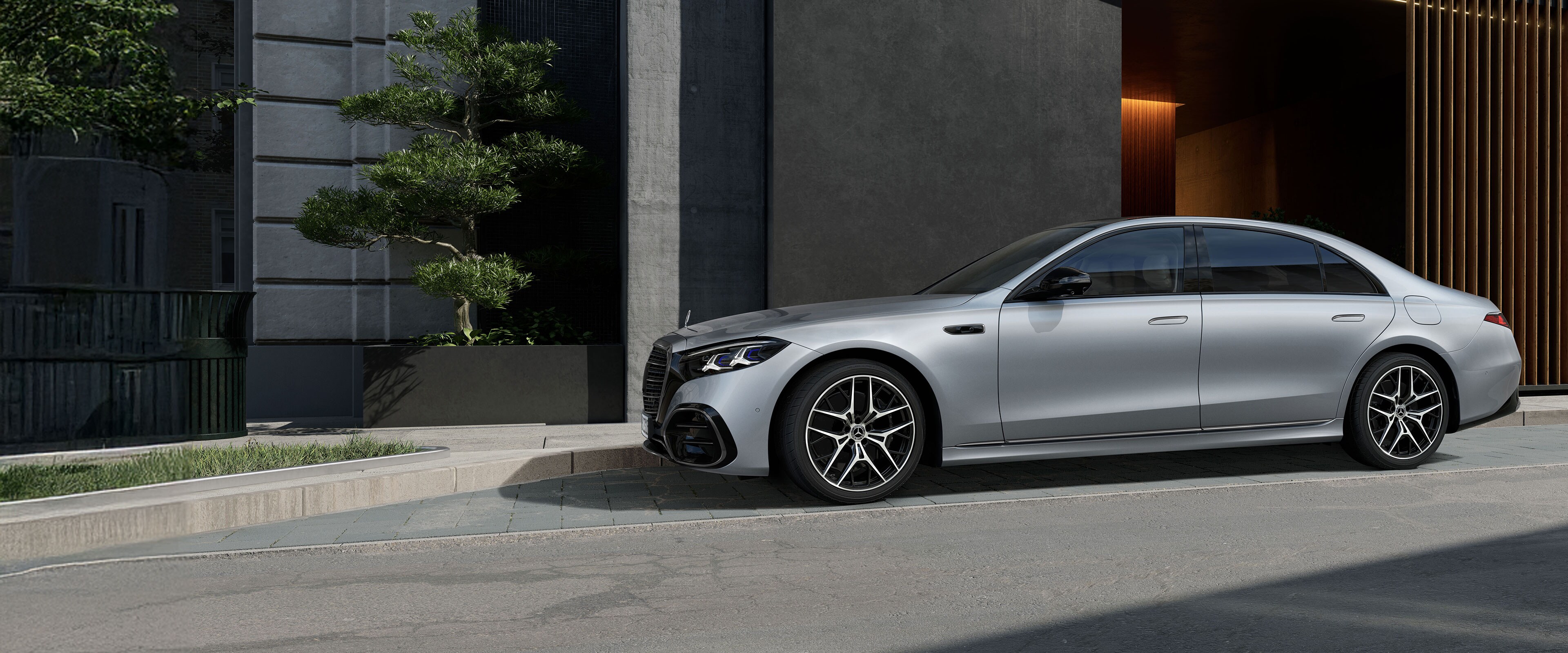 La nouvelle Mercedes-Benz Classe&nbsp;S Berline version longue vue de près.
