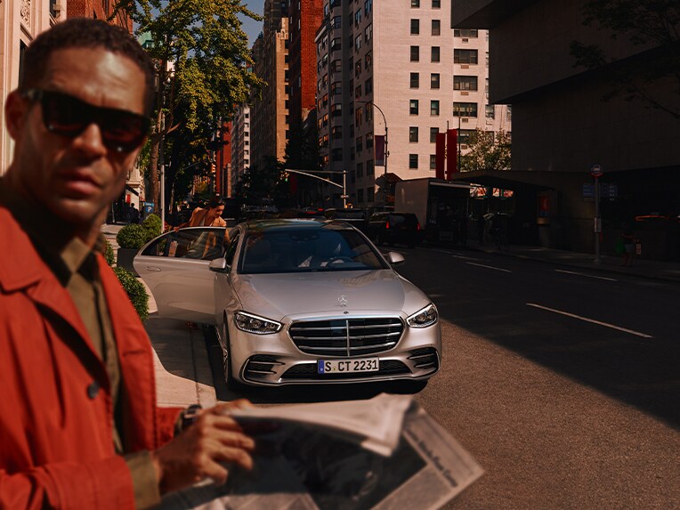 Vooraanzicht van de Mercedes-Benz S-Klasse Limousine.