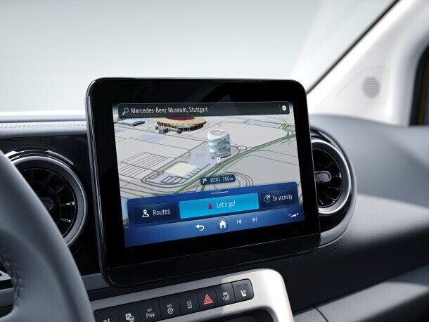Kaartweergave van het MBUX multimediasysteem in de cockpit van de T-Klasse.