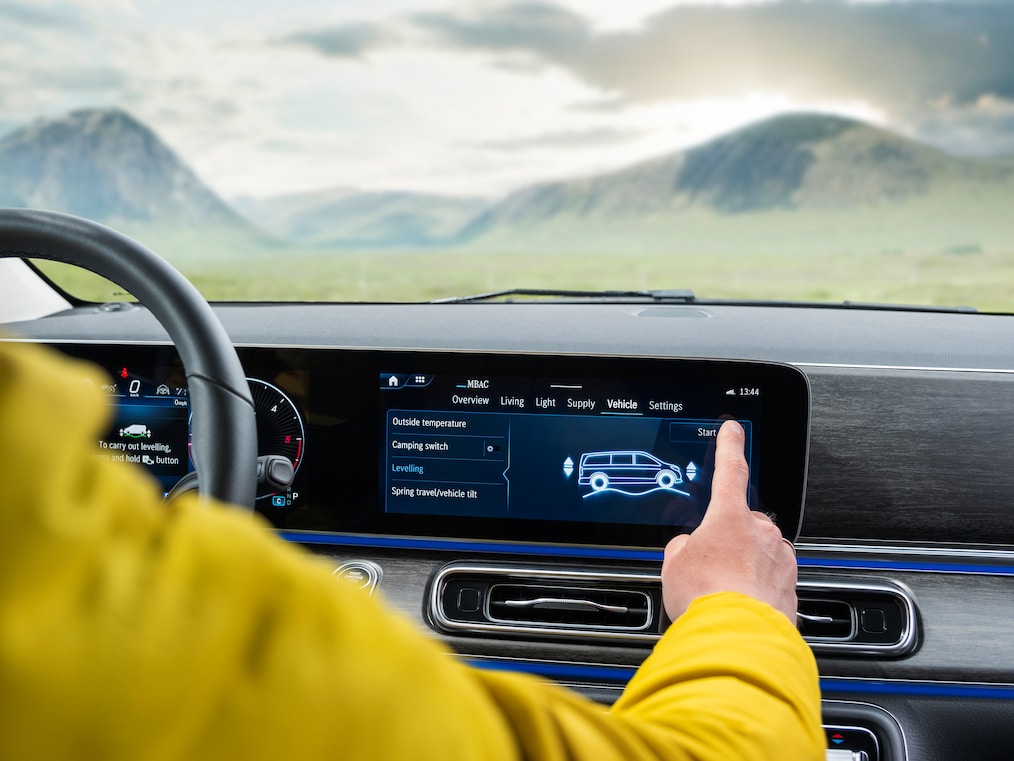 Le contrôle du niveau plus Camper AIRMATIC dans le poste de conduite Widescreen de la Classe&nbsp;V Marco Polo