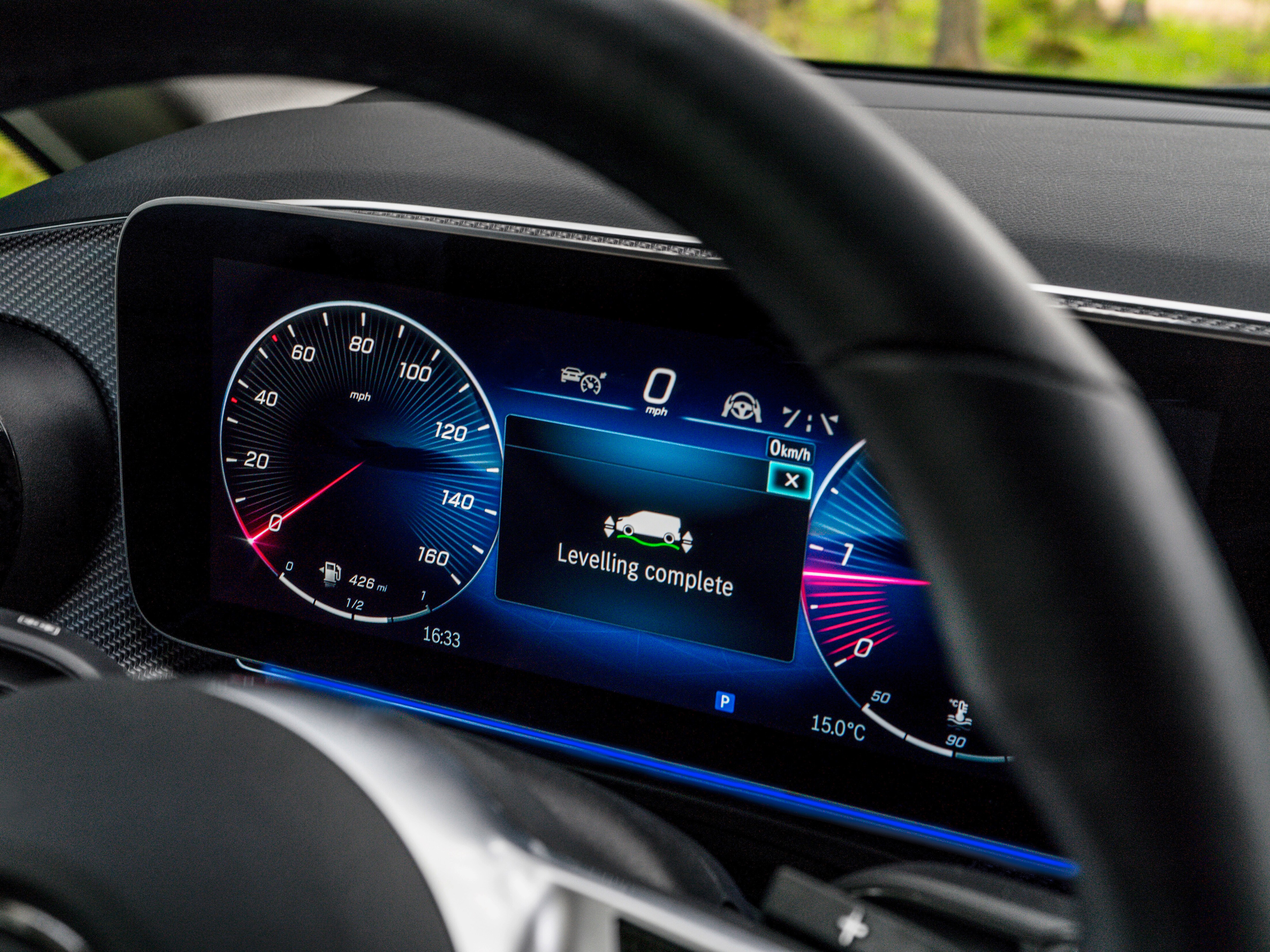 AIRMATIC plus Camper level control dans le poste de conduite Widescreen de la Classe V Marco Polo