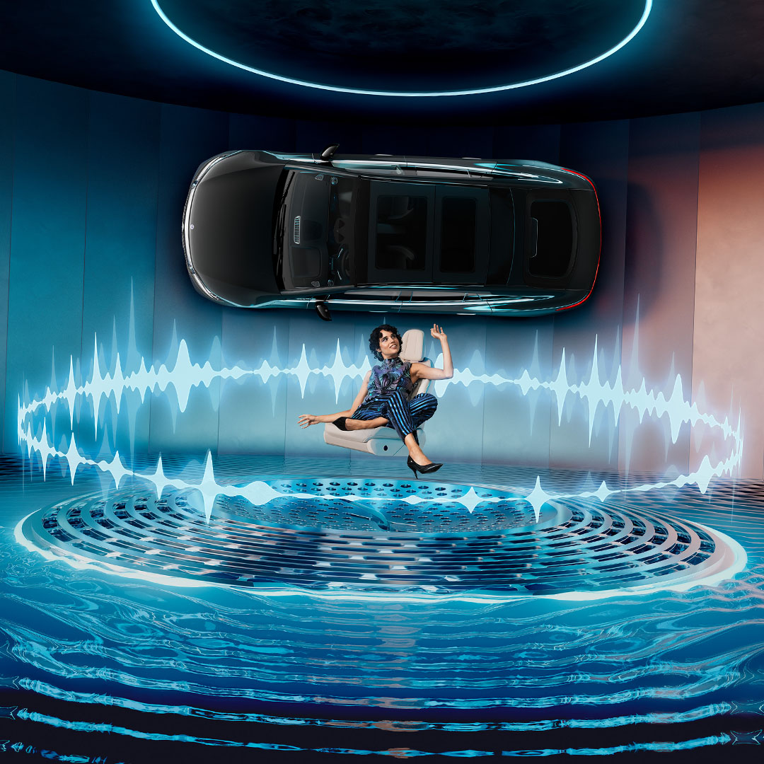 Dolby Atmos® | Mercedes-Benz Bovenaanzicht van een elektrische model van Mercedes-Benz.