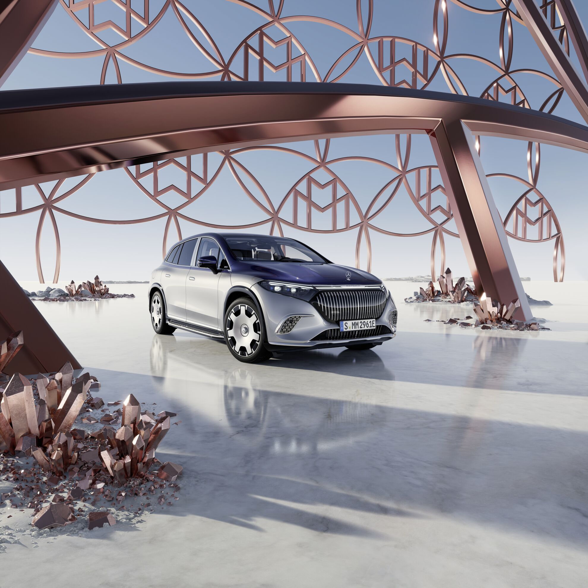 Zilverkleurige Mercedes-Maybach EQS SUV