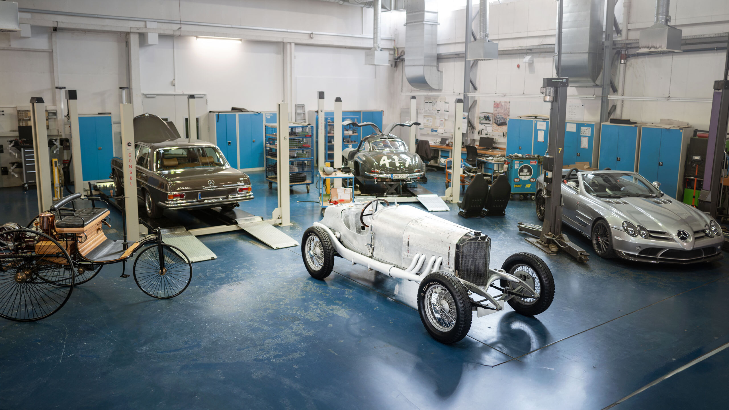 We bouwen al sinds 1886 de droomauto’s van mensen. Werkplaats met oldtimers.