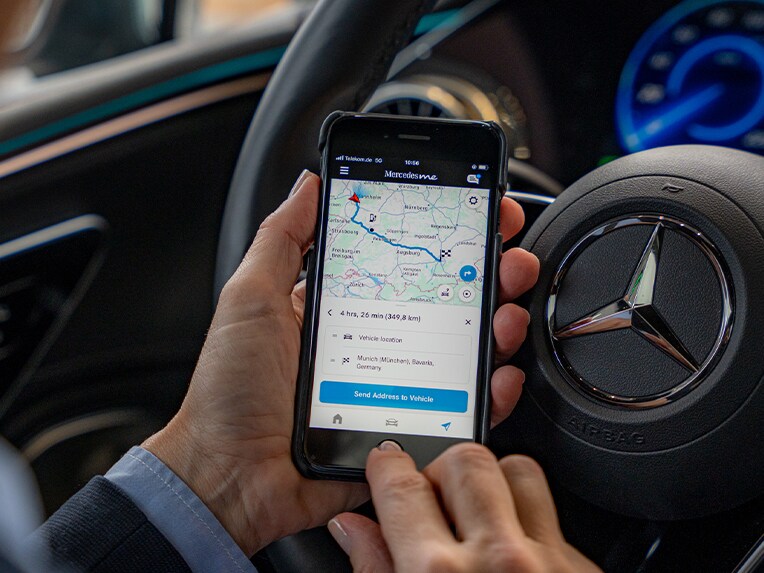 Planification des itinéraires dans l'application Mercedes-Benz.