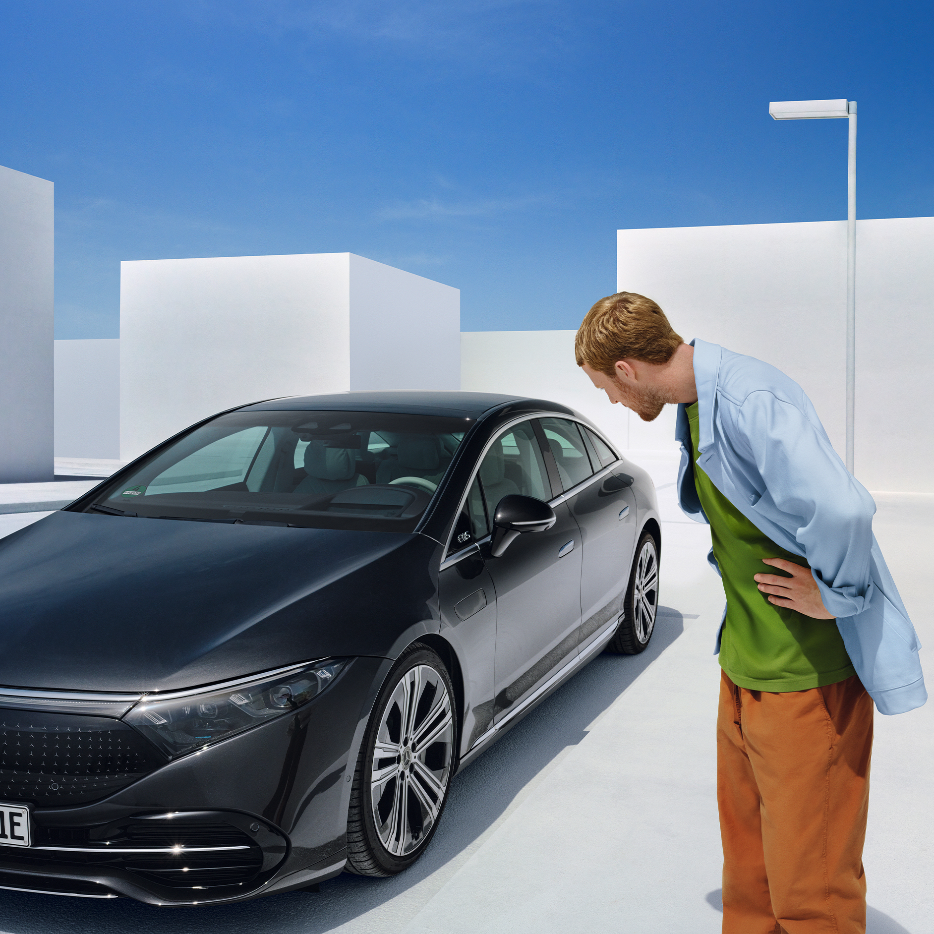 Assistance en cas d’accident et de panne | Services essentiels | Mercedes me En raison d’une panne, l’assistant d’urgence est activé dans le véhicule.