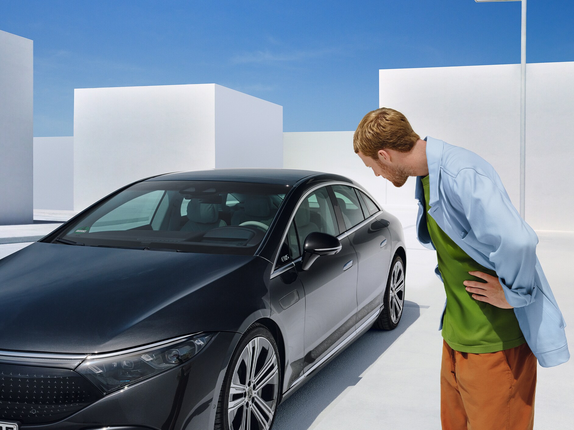 Vanwege pech wordt de noodgevalassistent in de auto geactiveerd.