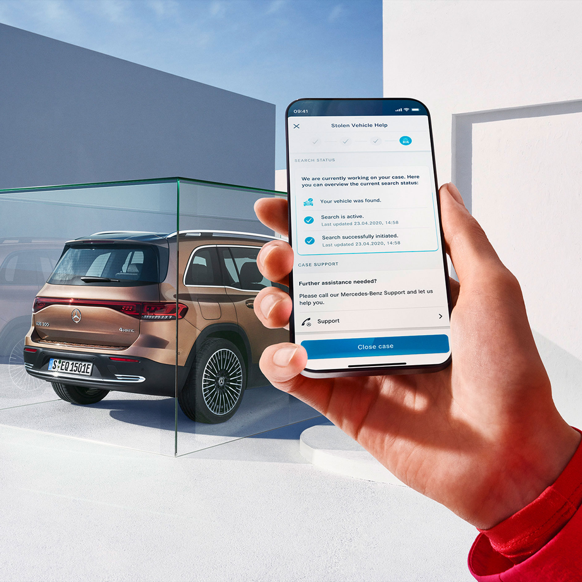 Hulp bij diefstal van de auto | GUARD 360˚ | Mercedes-Benz Hulp bij diefstal van de auto wordt aangeboden via een GUARD 360˚ Digital Extra op een smartphone in een Mercedes-app.