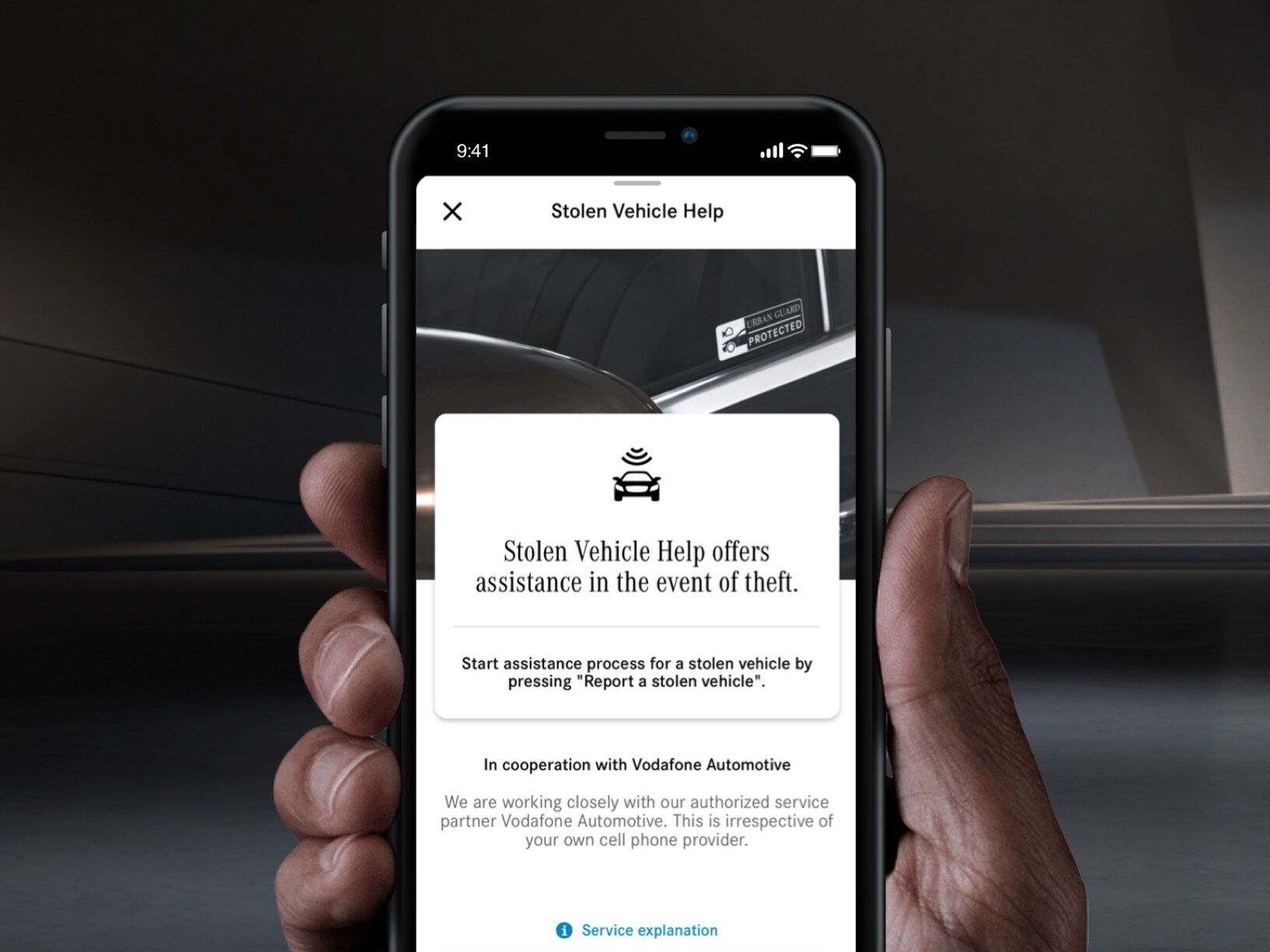 Op een smartphone wordt via het digitale extra voor Urban Guard hulp geboden bij diefstal van een auto