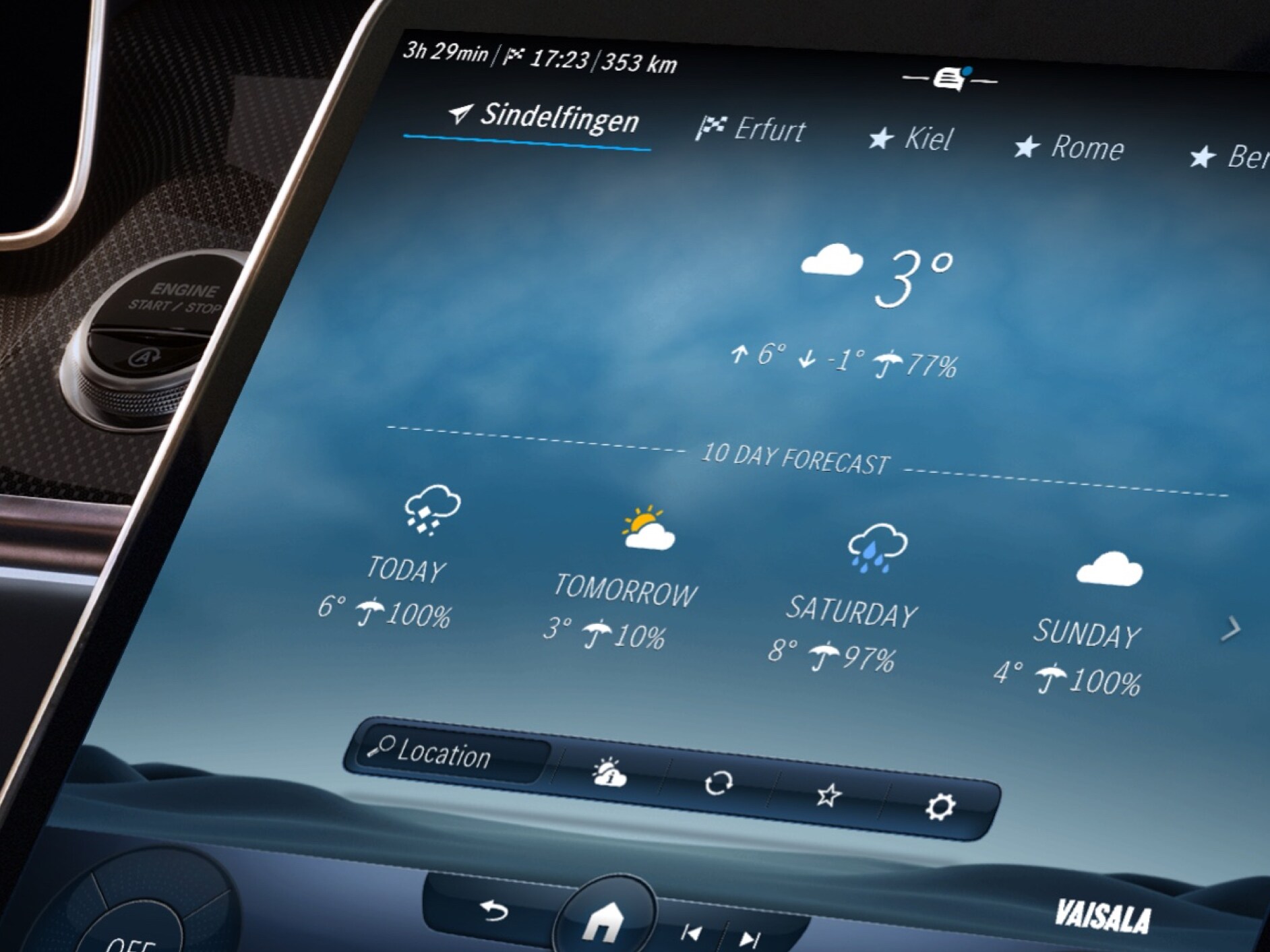 Le système multimédia MBUX affiche la météo de la région de destination, grâce au service connecté Carte météorologique.