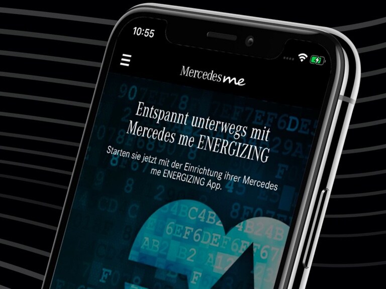 Op een smartphone is de Mercedes me ENERGIZING-app geopend en worden de eerste stappen voor het instellen weergegeven