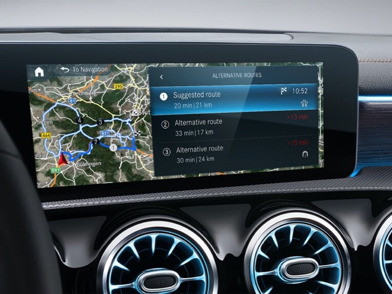 Op het MBUX-multimediasysteem wordt dankzij het digitale extra voor navigatie de beste route voor de bestuurder weergegeven.