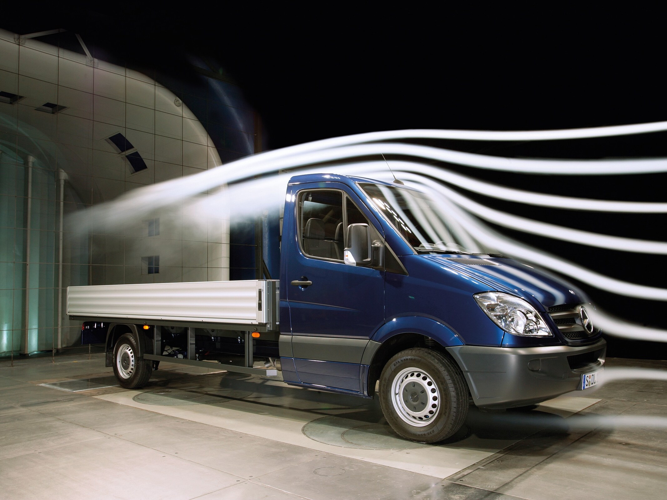 Sprinter-chassiscabine tentoongesteld in de testfaciliteit van de windtunnel