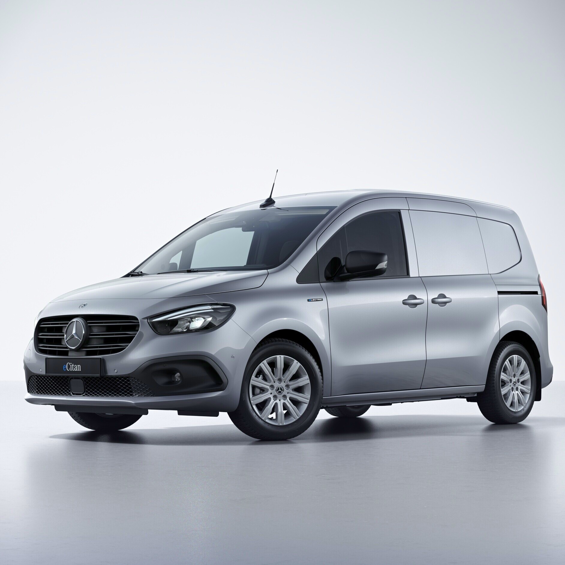 Offre digitale | eCitan fourgon | Mercedes-Benz Connectivité intelligente grâce aux offres digitales dans le Mercedes-Benz eCitan fourgon.