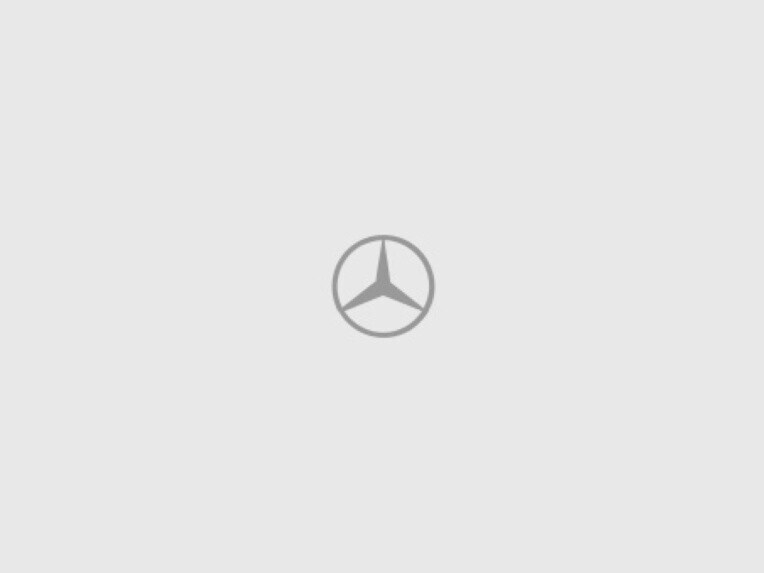 Le Mercedes-Benz Sprinter Tourer avec la ligne d'équipement BASE.