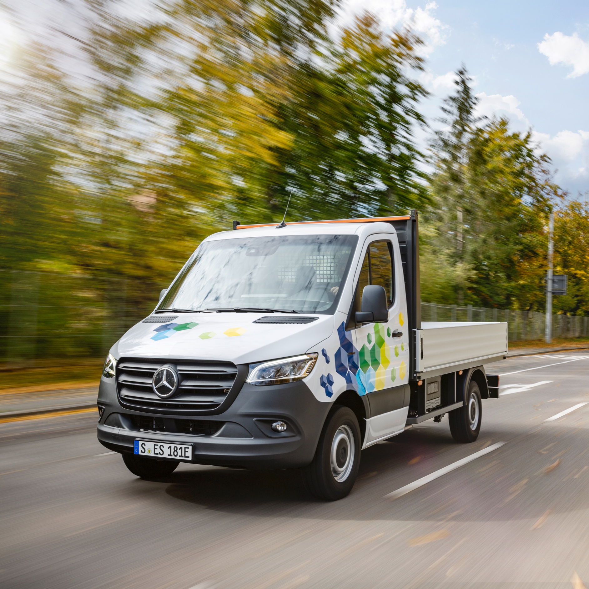 Veelzijdigheid | eSprinter Chassiscabine | Mercedes-Benz Bestelwagens De nieuwe eSprinter Chassiscabine is straks met twee motoruitvoeringen en drie hoogspanningsbatterij-uitvoeringen en in twee lengten leverbaar.
