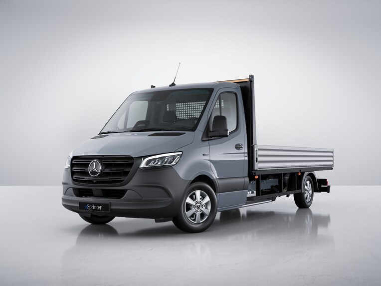 Le Mercedes-Benz eSprinter à plateau dans la ligne d'équipement PRO.