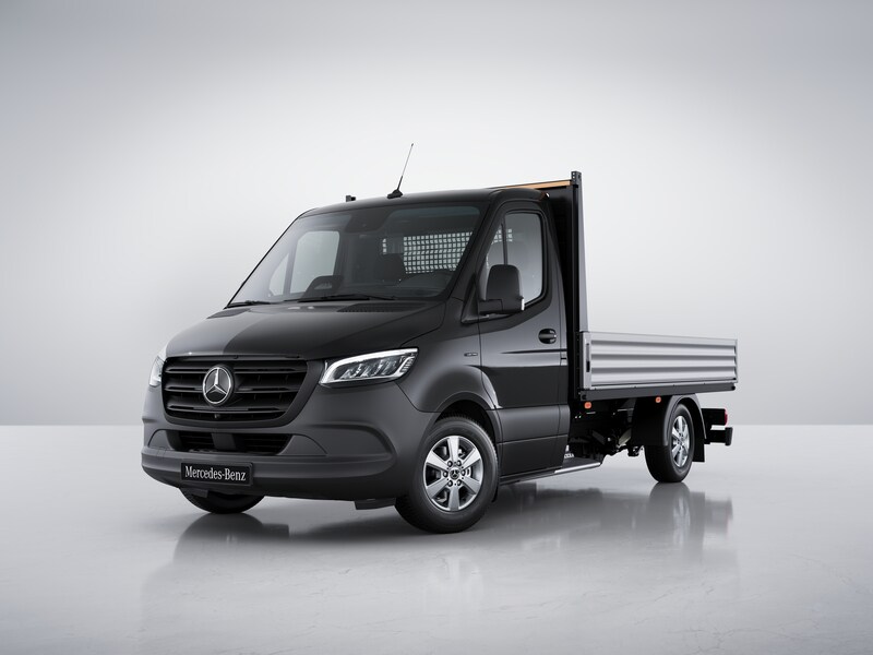 Le Mercedes-Benz eSprinter à plateau dans la ligne d'équipement SELECT.