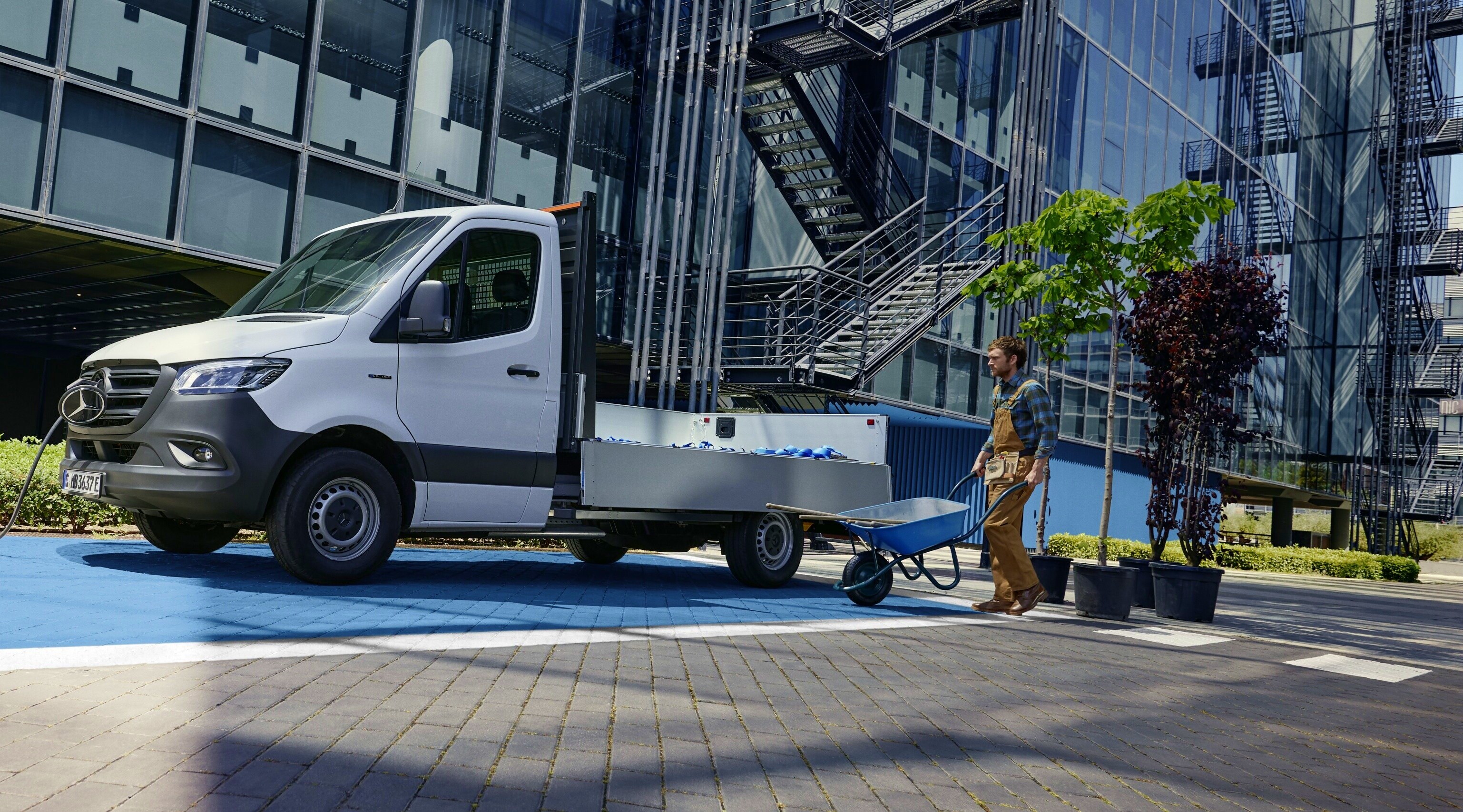 Het Mercedes-Benz eSprinter Chassiscabine aan het werk.