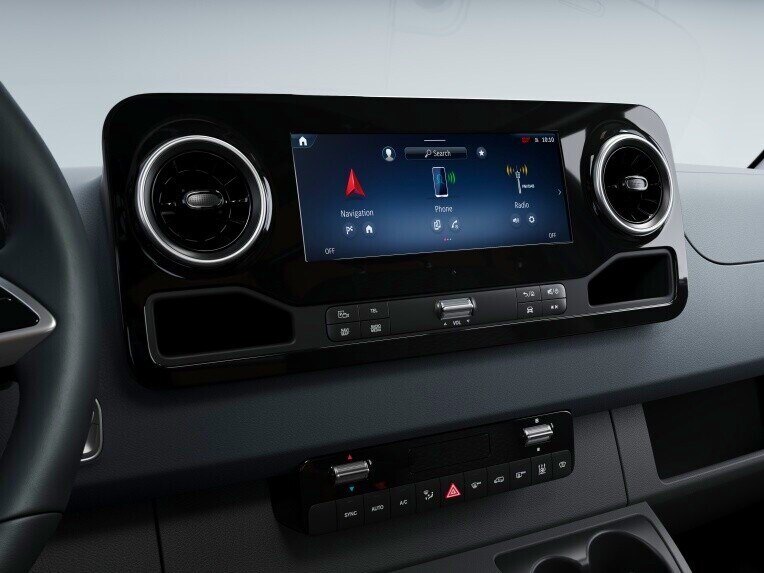 Het MBUX multimediasysteem in de Mercedes-Benz Sprinter Chassiscabine.