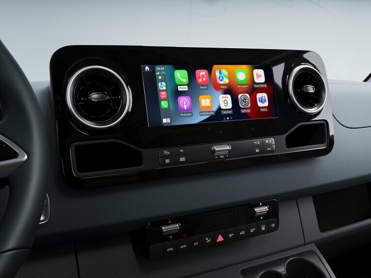 De schermweergave van de smartphone-integratie in de Mercedes-Benz Sprinter Chassiscabine.