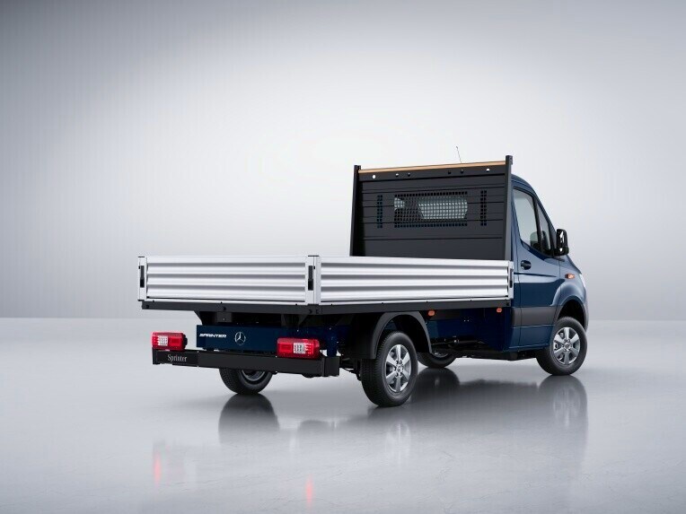 Le Mercedes-Benz Sprinter Chassis à benne à transmission intégrale 4x4 avec Torque on demand.