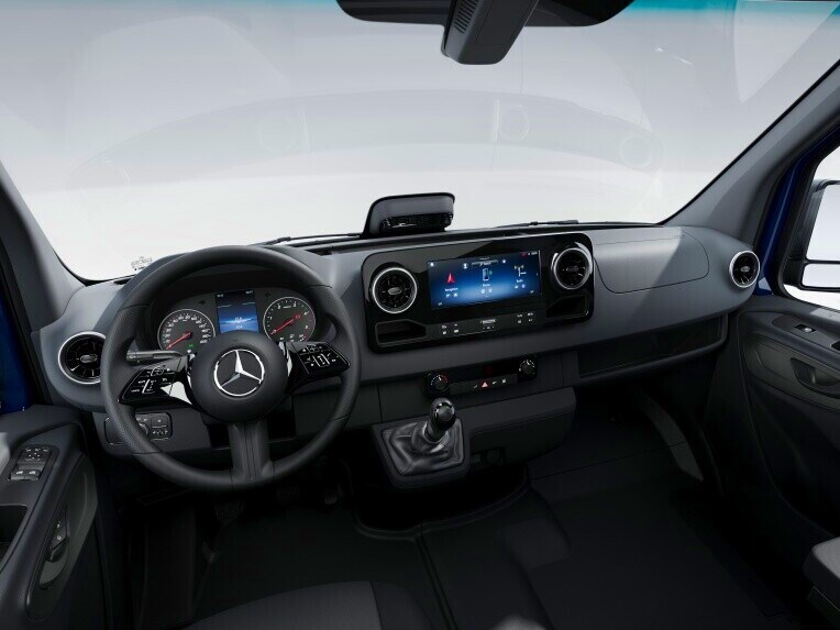 Le poste de conduite du Mercedes-Benz Sprinter Fourgon avec la ligne d'équipement BASE.