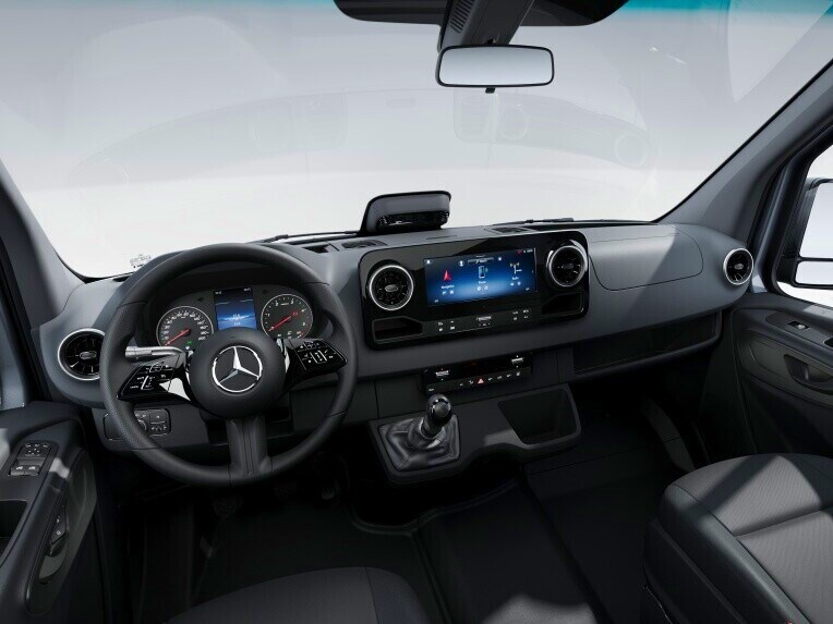 Le poste de conduite du Mercedes-Benz Sprinter Tourer avec la ligne d'équipement BASE.