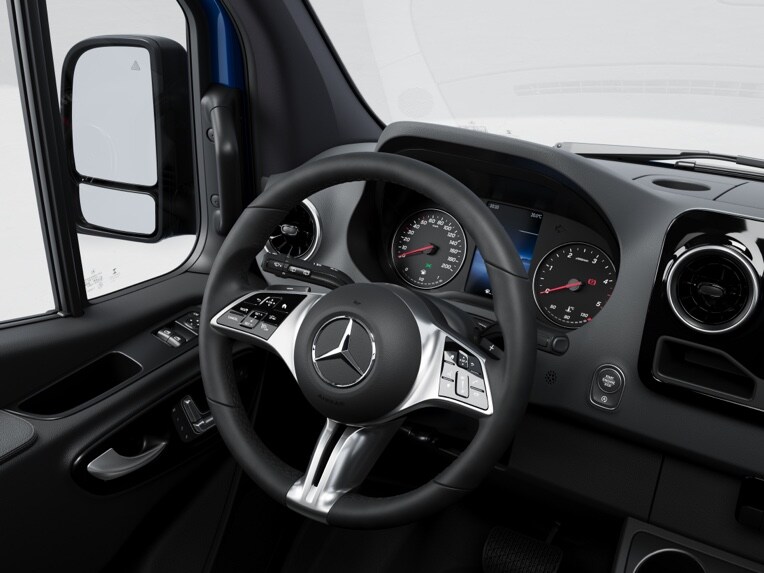 Le volant multifonction avec commandes tactiles pour le TEMPOMAT dans le Mercedes-Benz Sprinter Tourer.