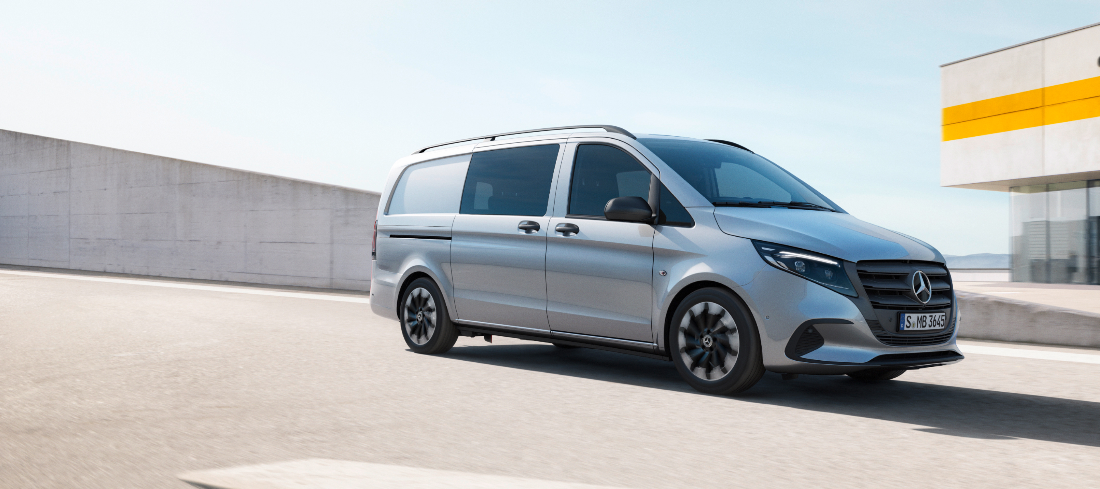 Modelvergelijking | Vito Mixto | Mercedes-Benz De Mercedes-Benz Vito Mixto op het dak van een meerlaagse parkeergarage.