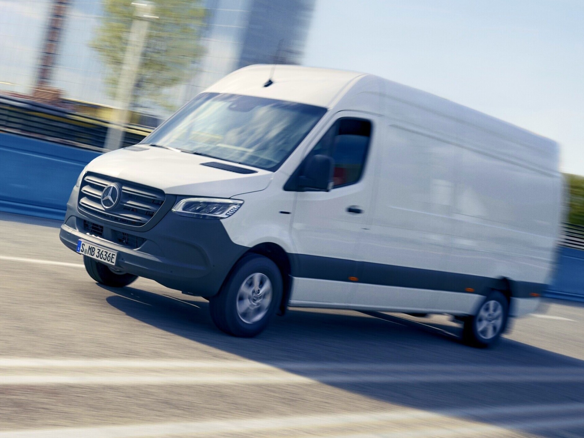 mercedes-benz-esprinter-panel-van-driving-in-city