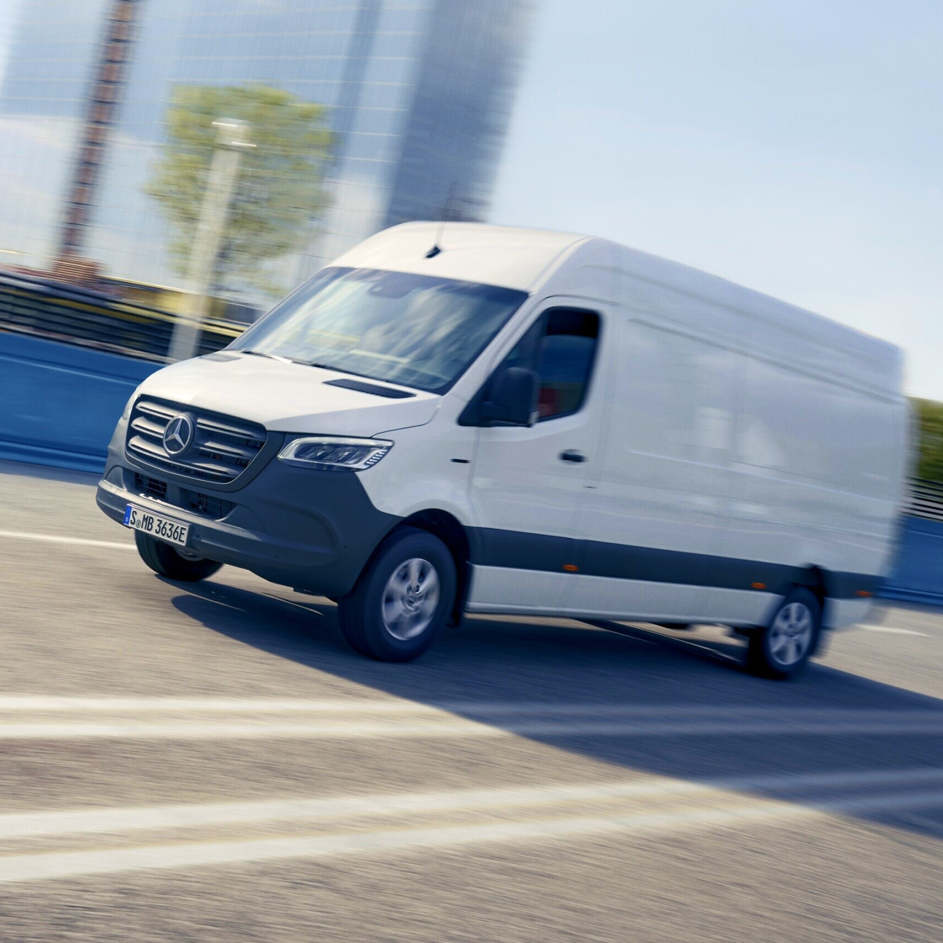 Mobilité électrique | eSprinter fourgon | Mercedes-Benz La Mercedes-Benz eSprinter fourgon au centre ville.