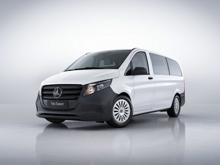 De Vito Tourer BASE is de robuuste en betrouwbare midsize-van voor uiterst rendabel personenvervoer.