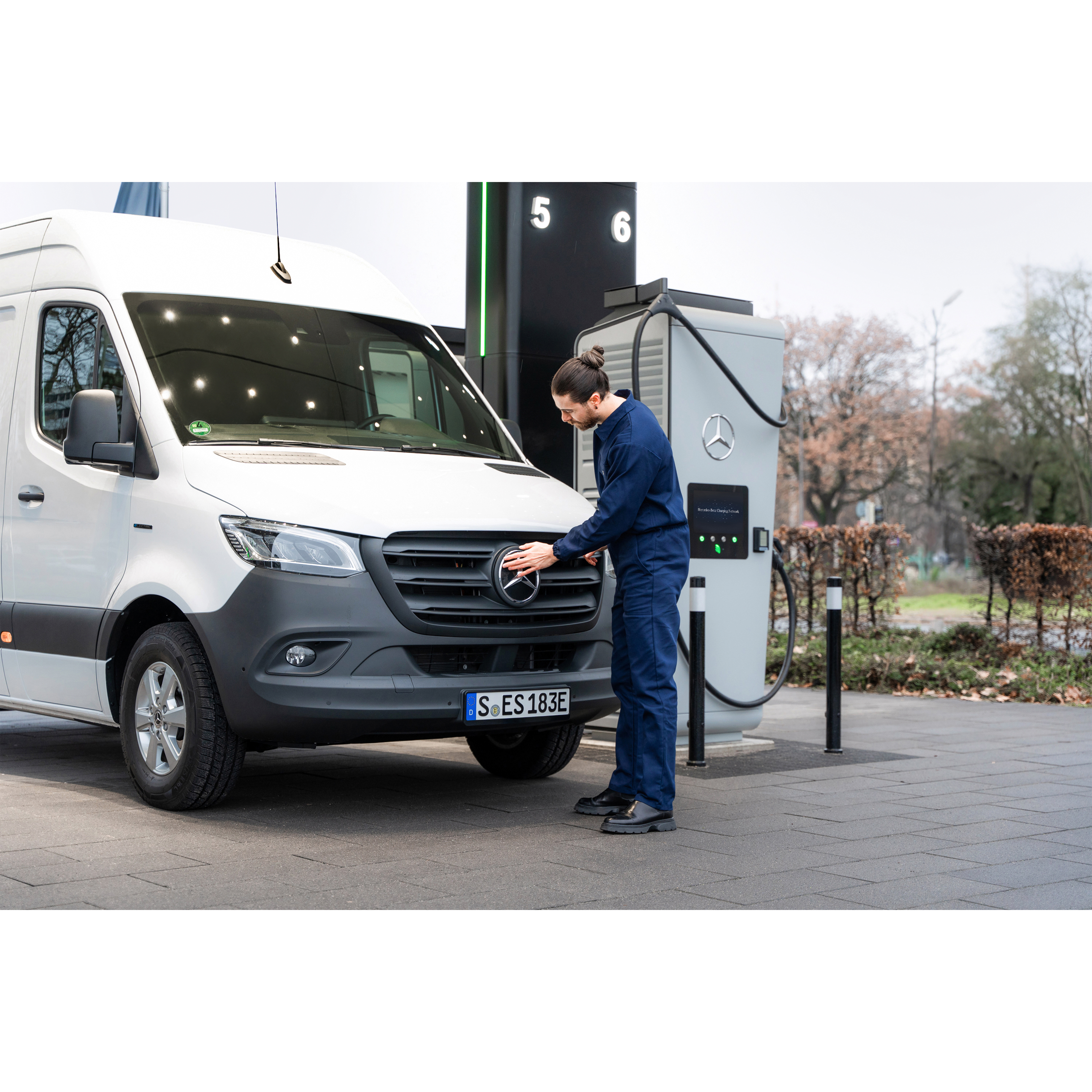 Solutions de recharge | Utilitaires légers Mercedes-Benz Les solutions de recharge pour votre utilitaire léger électrique à usage professionnel Mercedes-Benz.