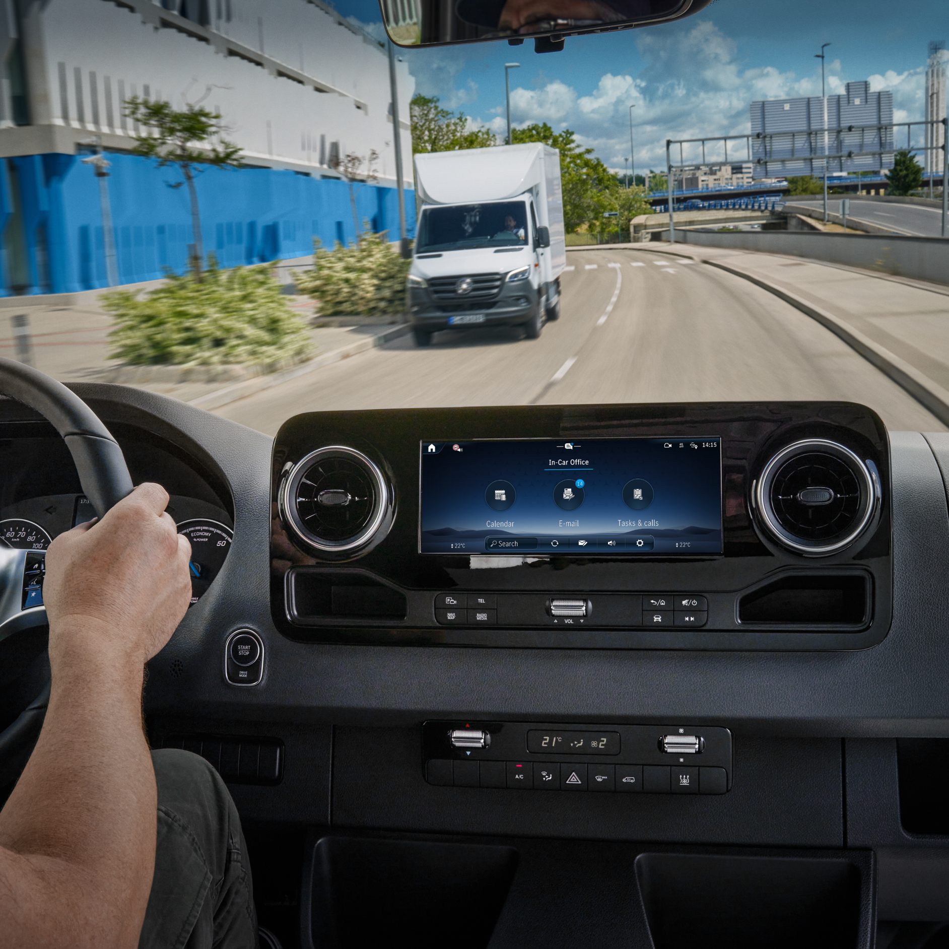 In-Car Office | Digitale extra’s | Mercedes-Benz De functie In-Car Office in het MBUX multimediasysteem in een Mercedes-Benz bestelwagen.