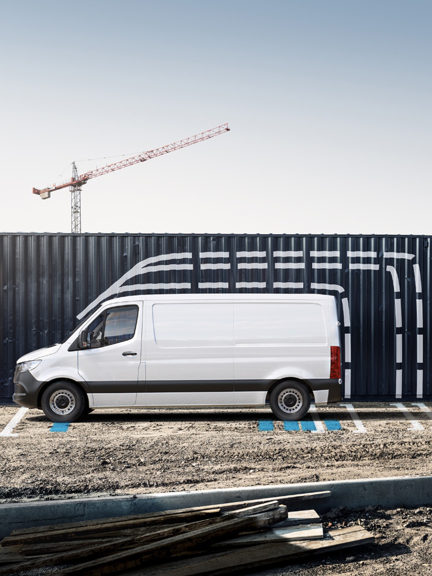 Grafische weergave van de afmetingen van het voertuig in de Mercedes-Benz App op een smartphone.