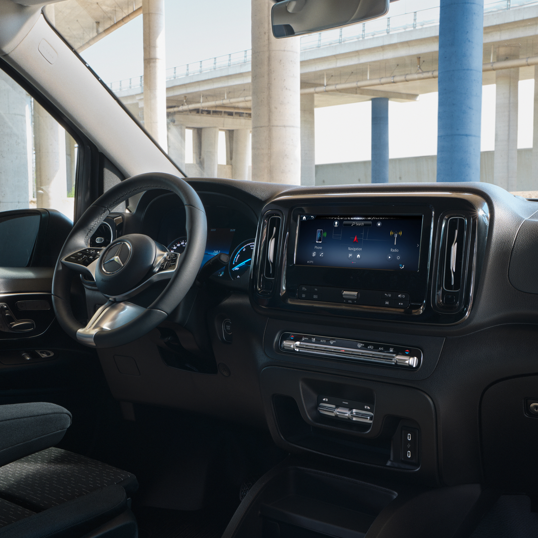 Hey Mercedes | Digitale extra's | Mercedes-Benz Het digitale extra Hey Mercedes in het MBUX multimediasysteem in de Mercedes-Benz eVito.