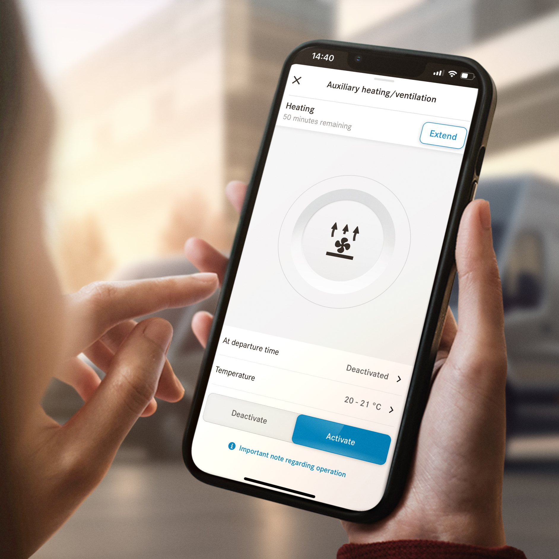Chauffage additionnel/ventilation à l'arrêt | Offres digitales | Mercedes-Benz La fonction Chauffage additionnel/ventilation à l'arrêt de Mercedes-Benz sur un smartphone.
