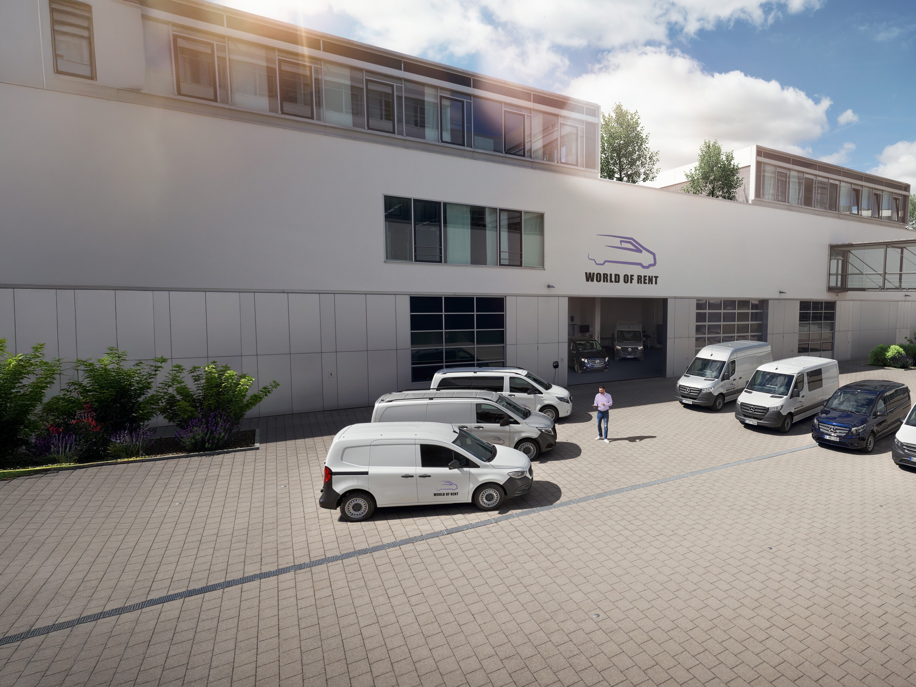 Vloot Mercedes-Benz Bedrijfswagens geparkeerd voor een bedrijfspand als symbool voor vlootservices en wagenparkbeheer.