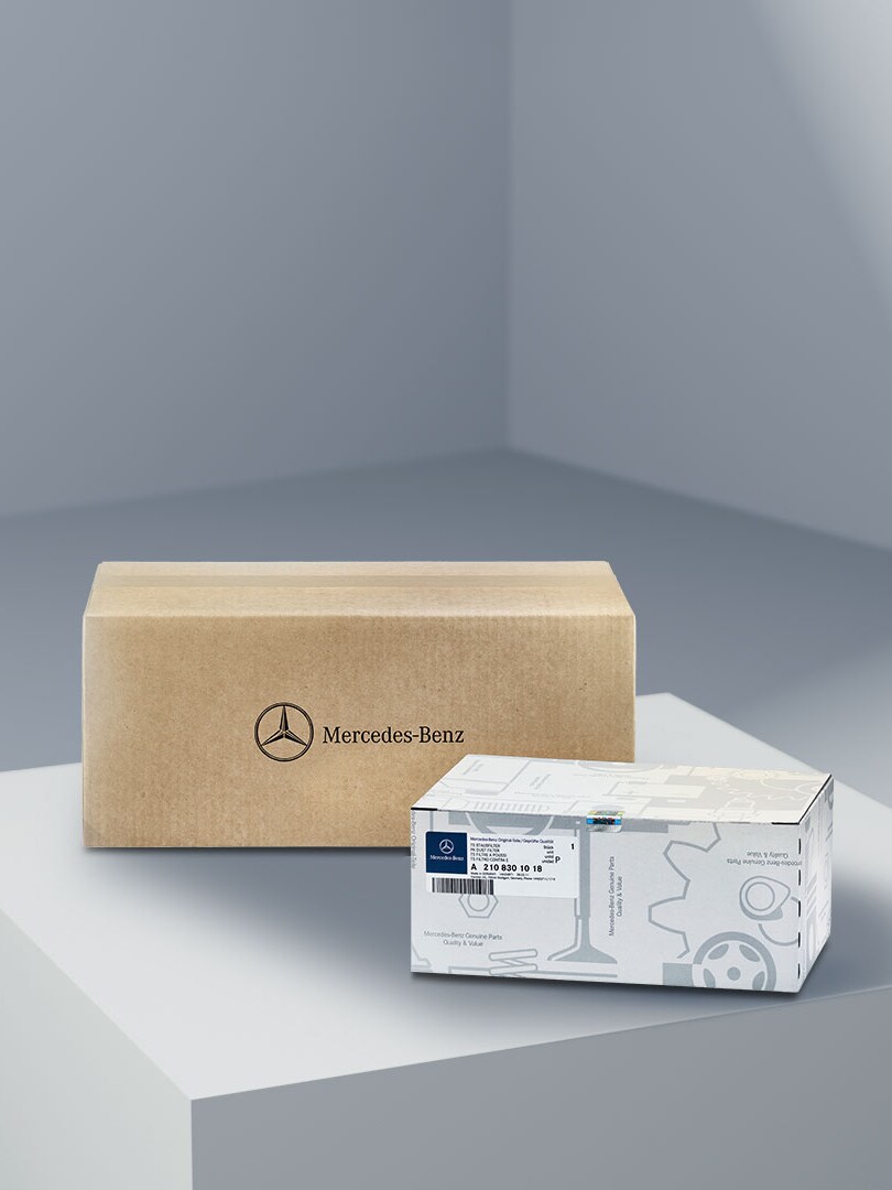 Twee ongeopende dozen met Mercedes-Benz Originele Onderdelen.