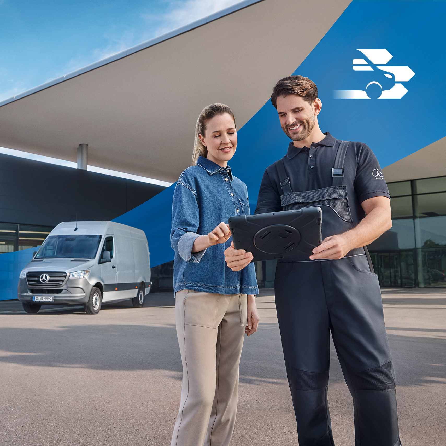 Mercedes-Benz services voor bedrijfswagens Twee mensen voor een dealer - uitgebreide service voor Mercedes-Benz klanten.