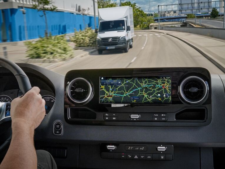 Voorbereiding voor Live Traffic Information in het MBUX multimediasysteem.