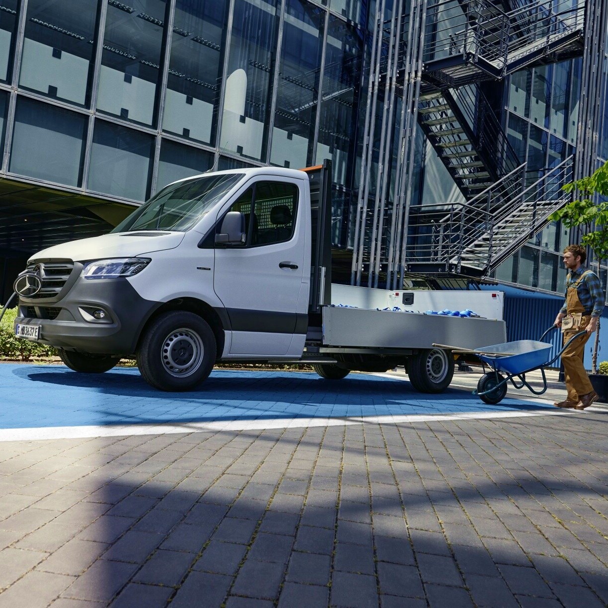 eSprinter Gesloten Bestelwagen wordt opgeladen